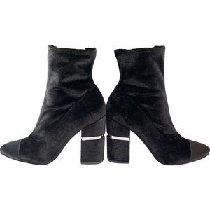 Marc Fisher Ltd Prisa Black Velvet Round Cap Toe Chunky Heel Zip Booties 10